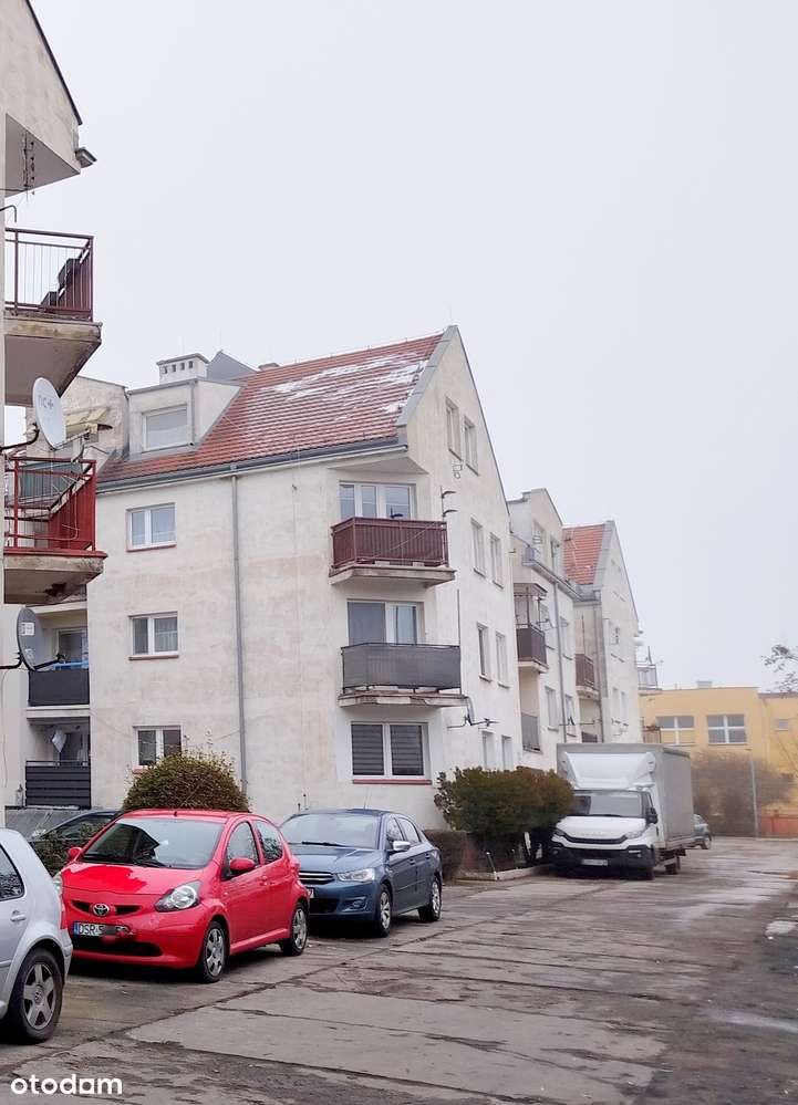 Malczyce/3pokoje/balkon/piwnica/1piętro/blok/pkp 300 m-8