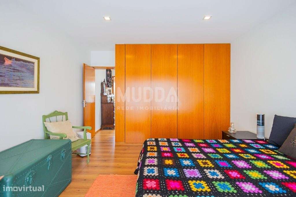 Viver na Torreira: Moradia T4 com Luz Natural e Espaço Exterior Único-31