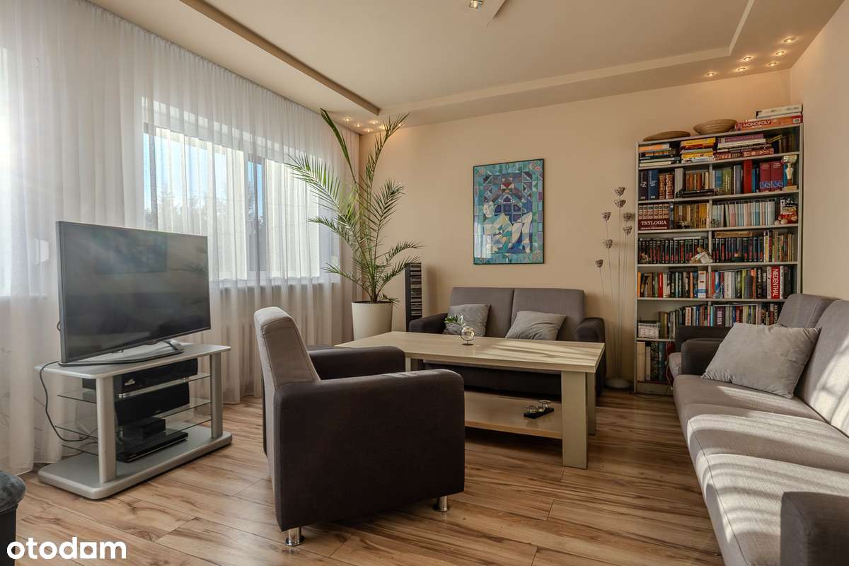 Przestronny dom na Osiedlu Kwiatowym Fotowoltaika Pompa ciepła 3garaże-1