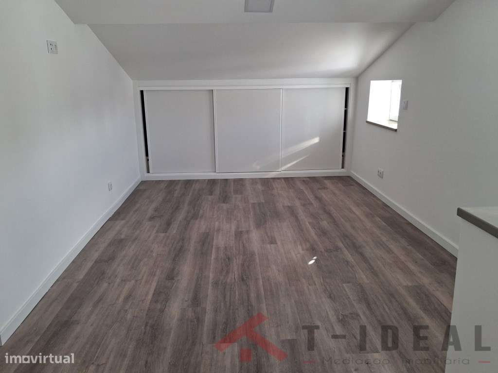 Moradia T3 totalmente remodelada perto das praias-19