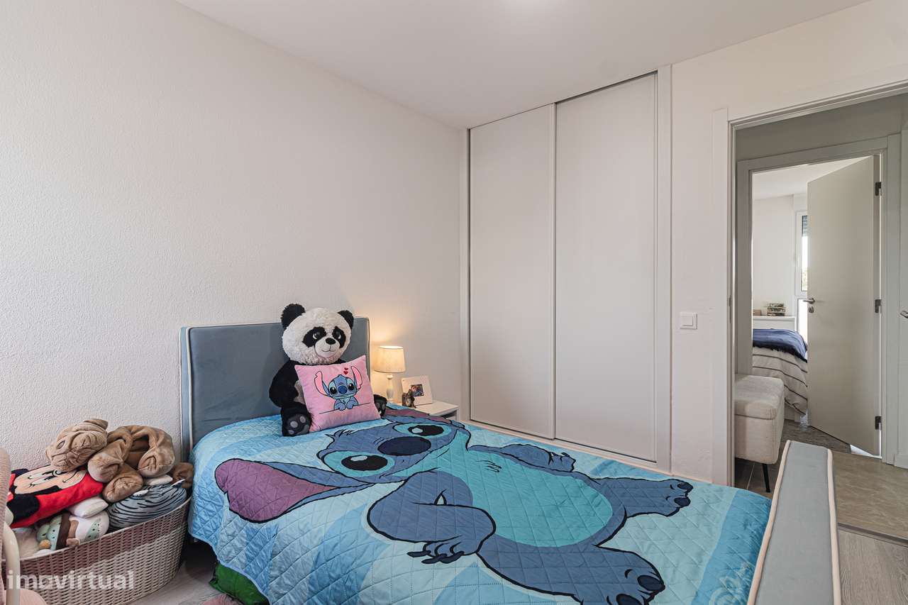 Apartamento T3 remodelado em prédio com elevador, Corroios-25