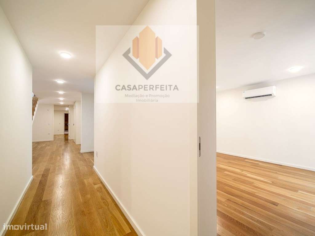 Luxuosa Moradia T4 a 150 metros da Praia - Madalena-14