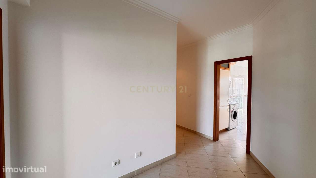 Excelente T4 no Montijo com Garagem e Arrecadação.-9