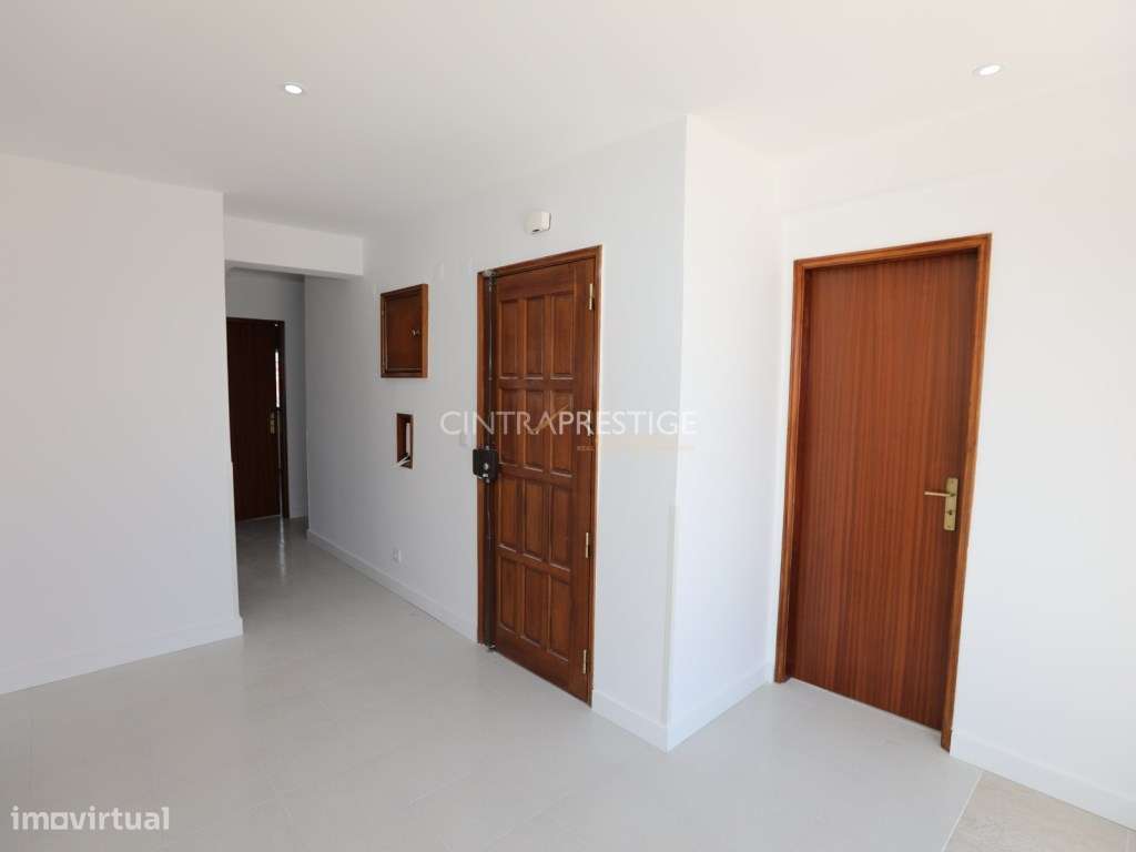 T2 Totalmente Remodelado com Terraço de 20 m² - Algueirão-Mem Martins-8