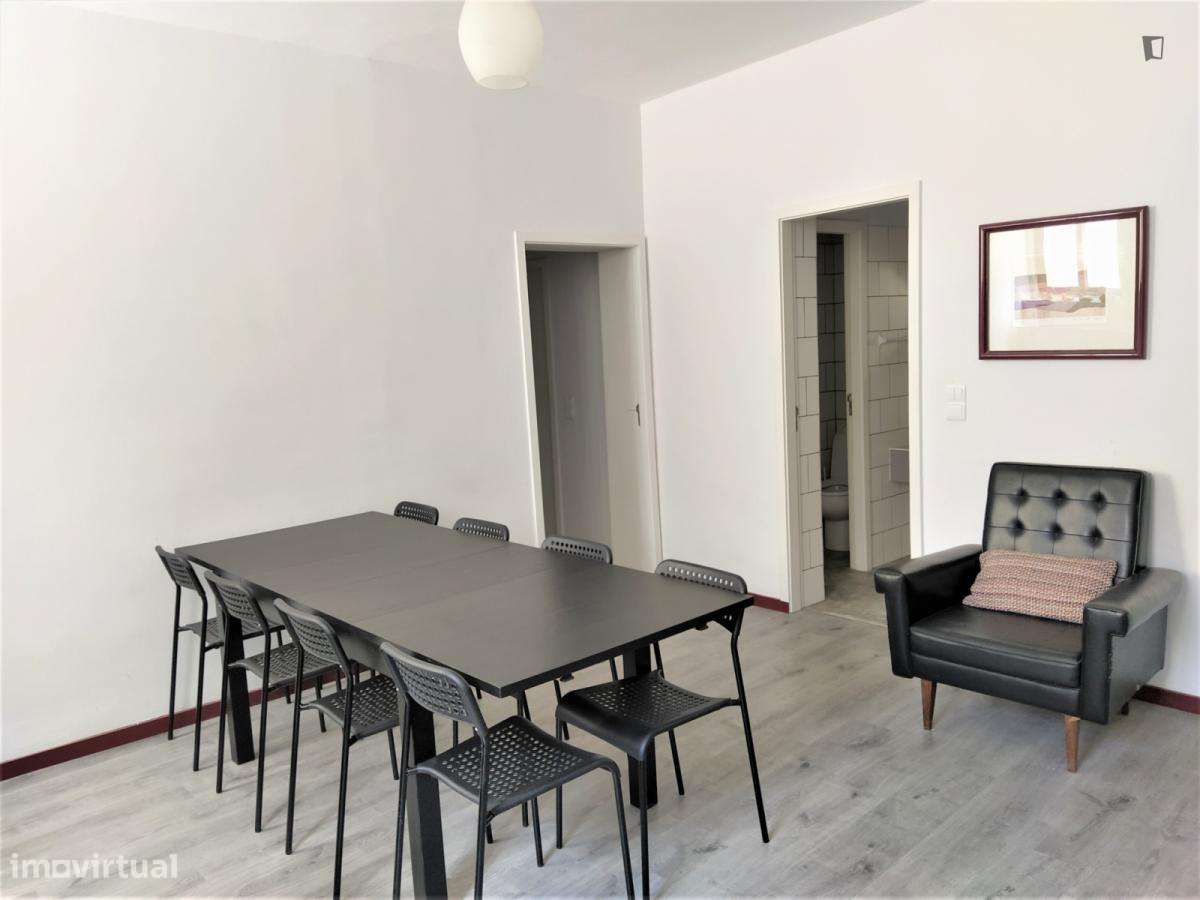 Quarto - localizado em Paranhos Porto - Grande imagem: 2/9