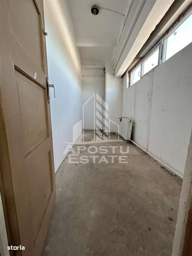 Spatiu pentru birouri240mp8 camere  Zona Gai -Centura   de Nord Arad - Imagine principală: 4/12