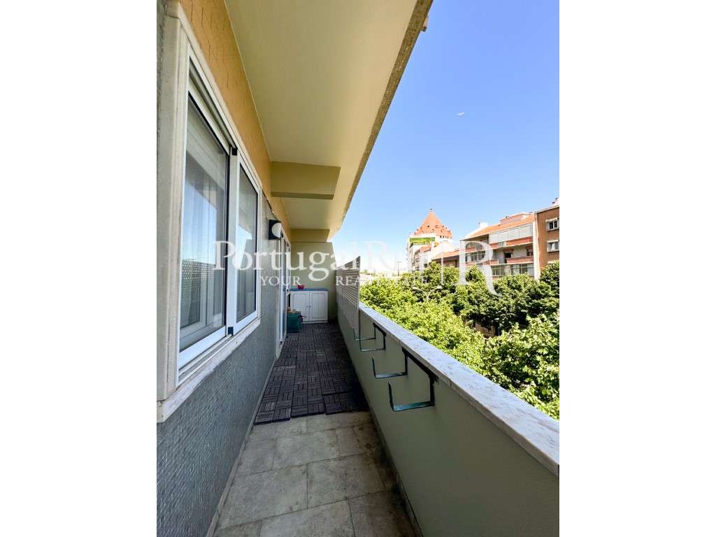 Apartamento T3 - 137m² - Av. Columbano Bordalo Pinheiro - Grande imagem: 4/23