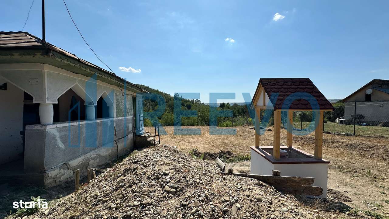 Casă și teren de vânzare în Parincea jud. Bacău. - Imagine principală: 3/16