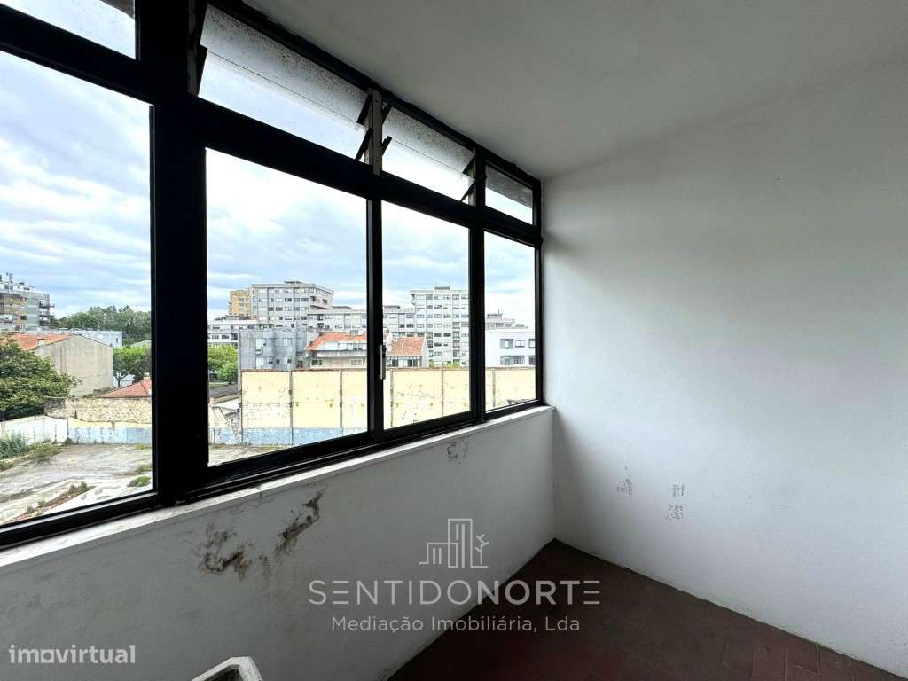 Apartamento T1+1 junta de Freguesia Lordelo-3