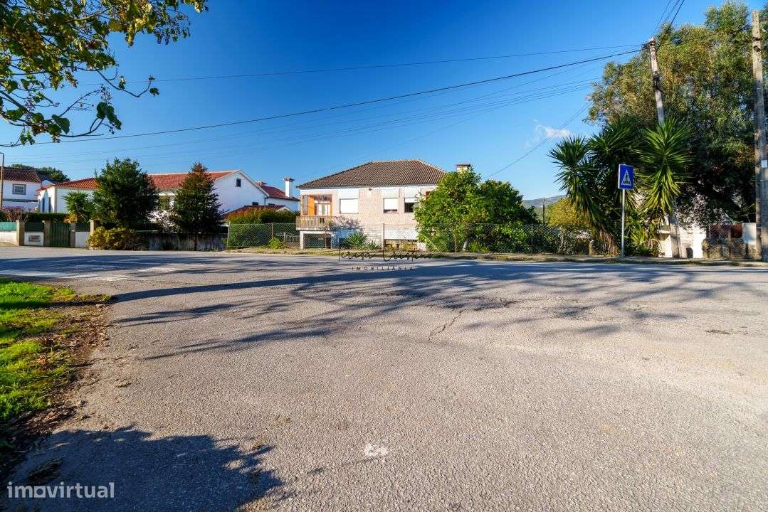 Moradia para Restauro na Zona da Ribeira, Ponte de Lima - Grande imagem: 2/42