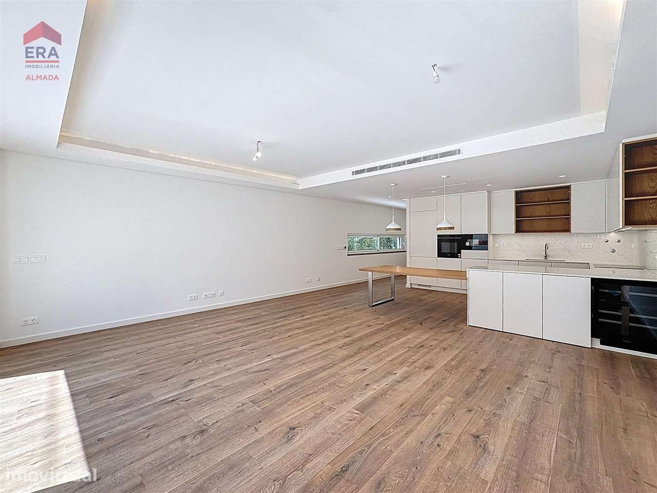 Nova Moradia em Almada , 5 suites, garagem e jardim-22