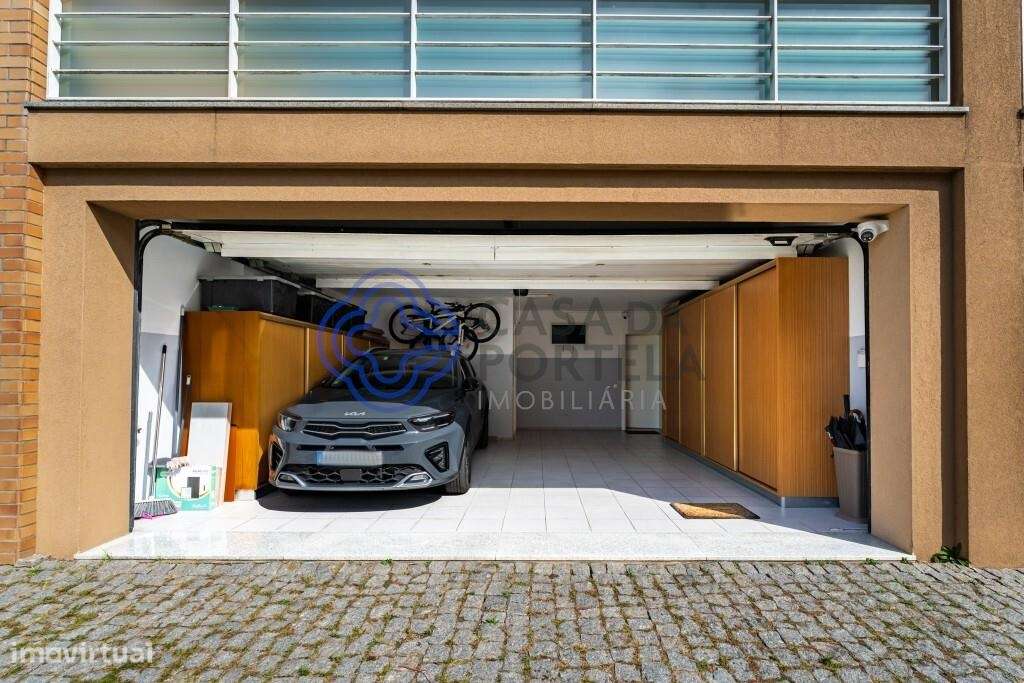 Moradia T4 em Águas Santas – Excelente Estado e Acabamentos - Grande imagem: 4/35