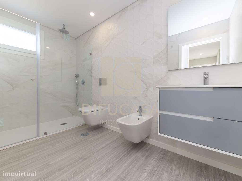 R300 Moradia T3+ 1 (sala de 40m2 localizada centro Fernão Ferro)-36