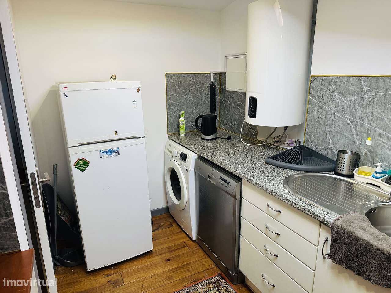 Moradia T3+T2 Bifamiliar para habitação própria ou investimento-18