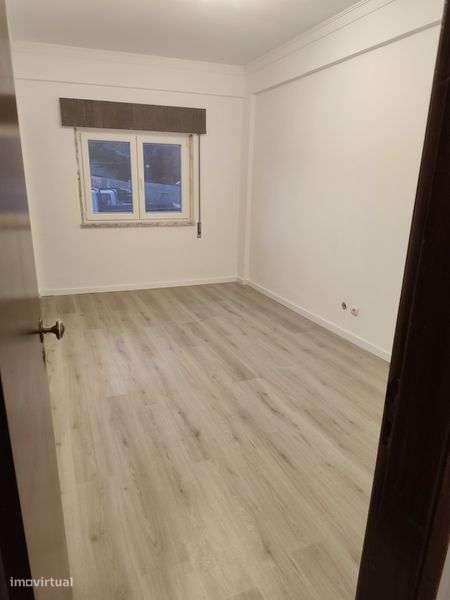 Aluguer Apt T2 r/c Av. Alberto Valente, Palmela - Grande imagem: 5/6