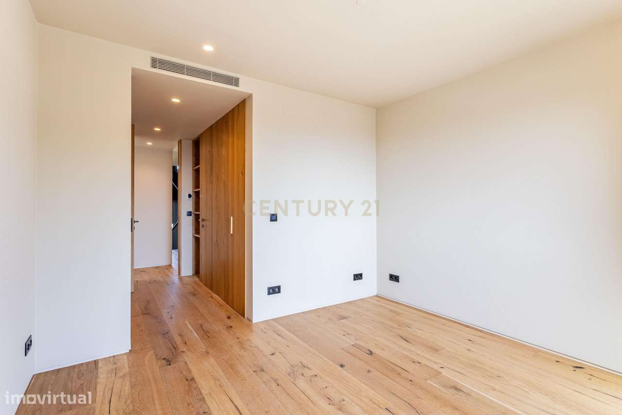 Moradia T4 + T0 Independente — Alto da Parede, Cascais-32