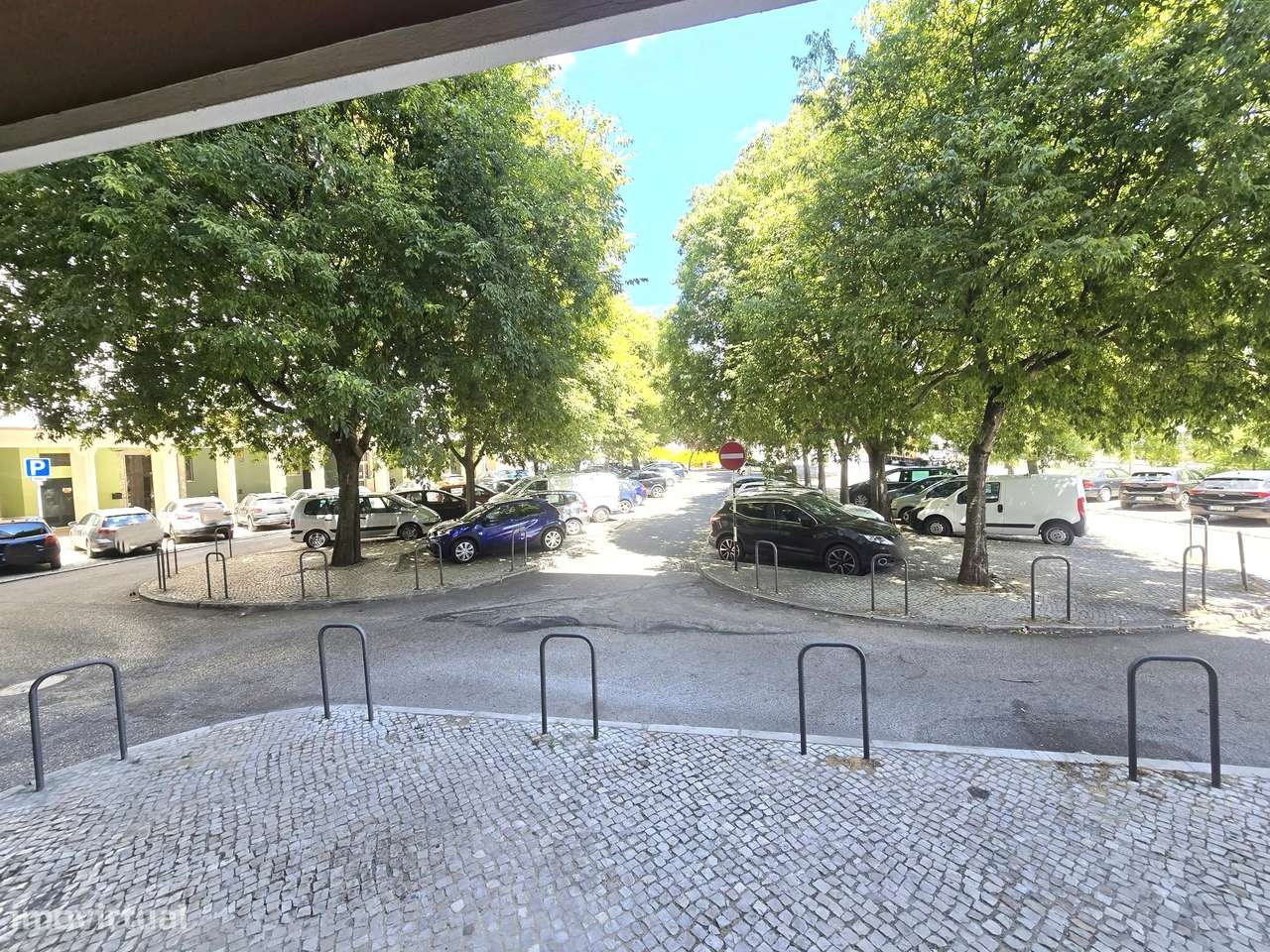 Excelente Apartamento T2 renovado com Open Space e Varanda - Almada-28