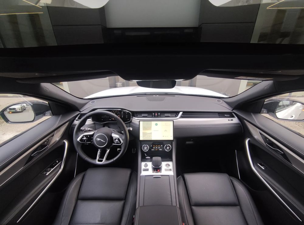 Jaguar F-Pace 2.0 Benzyna 249 KM — zdjęcie 3