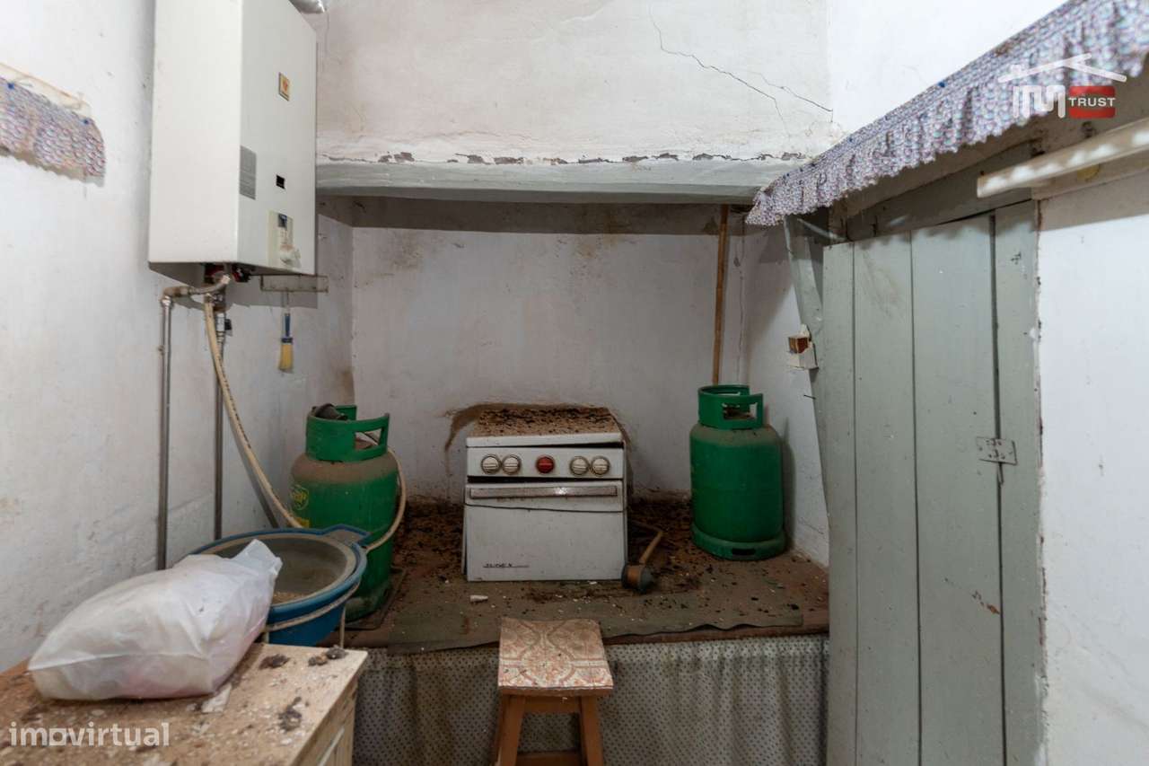 Moradia T2 com Projeto Aprovado em TOMAR já com telhado novo e isol...-15