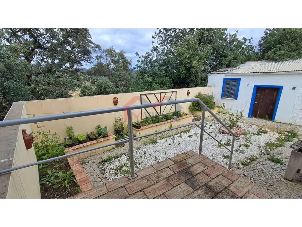 Moradia V2 Renovada com 2 anexos - Salir-35