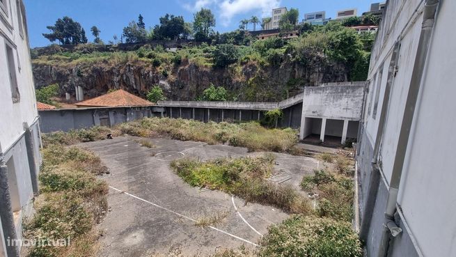 Prédio de grande volumetria no Funchal-15