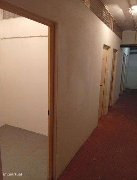 Vendo arrecadação na rua Xabregas, Beato - Grande imagem: 5/6