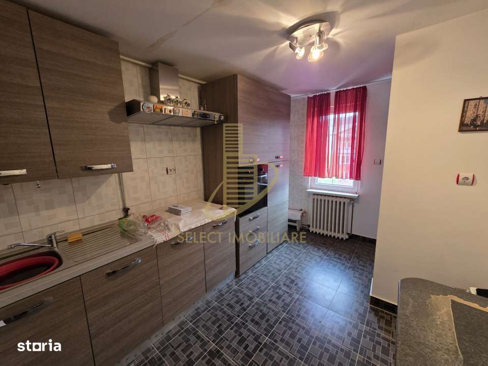 Apartament de 3 camere, decomandat, 66 mp., zona Sens-0