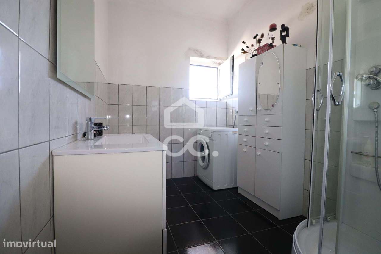 Apartamento T3 no Loreto com garagem e lugar de estacionamento-14