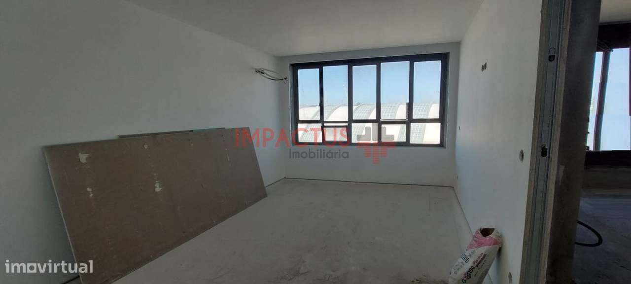 Apartamento T2 com terraço junto ao Metro-9