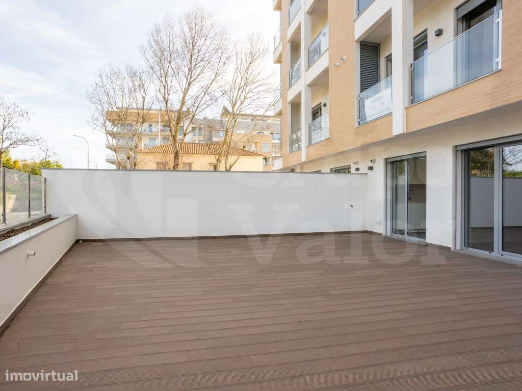 Apartamento T2 Novo com Estacionamento - Parede - R/C E-14