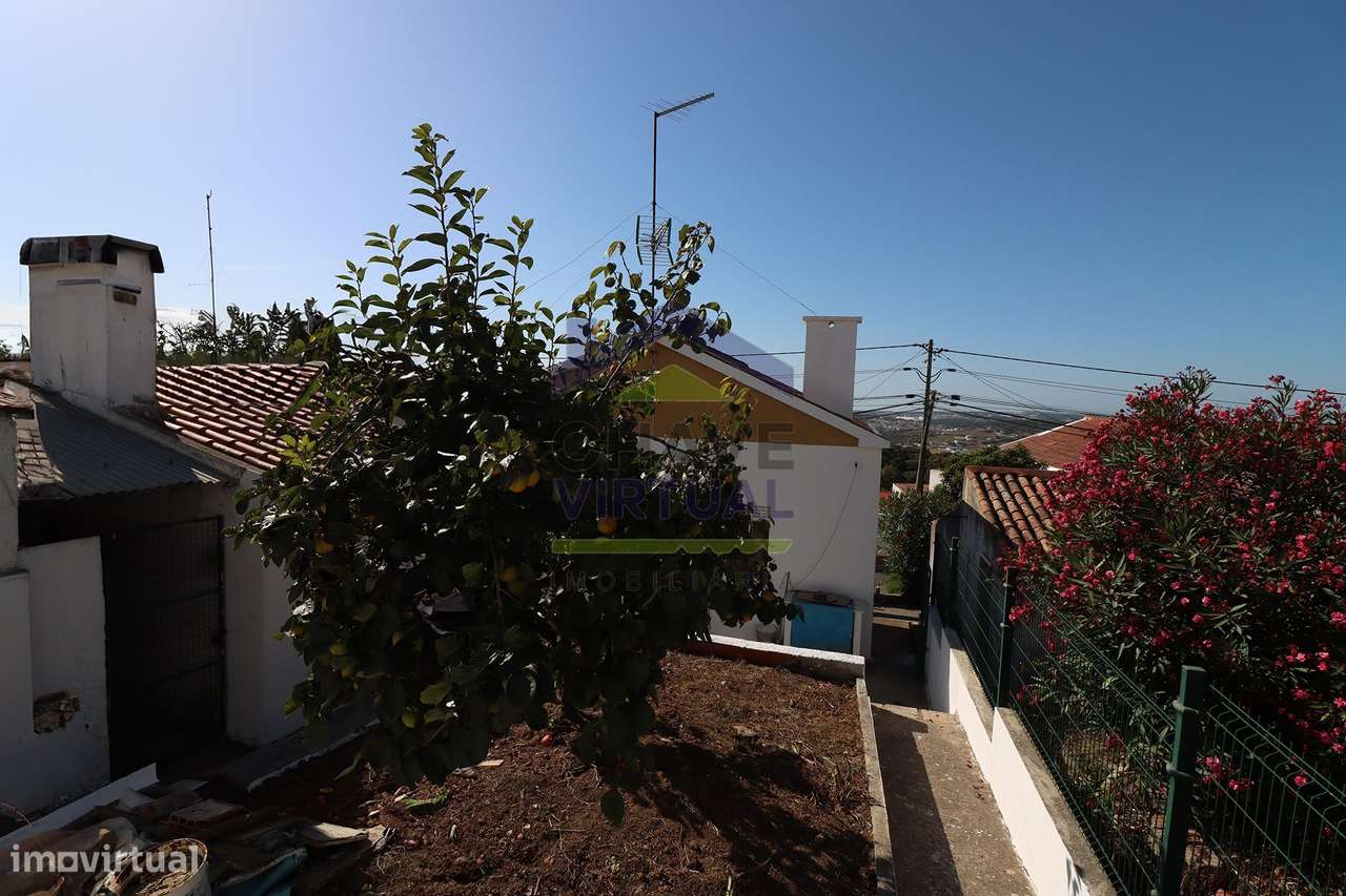 Moradia V3 com garagem e anexo  – Concelho Torres Vedras-30