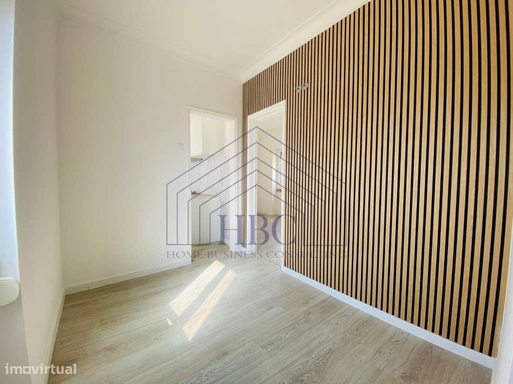 Apartamento T2 Transformado num Excelente T1 Remodelado com Vista R...-9