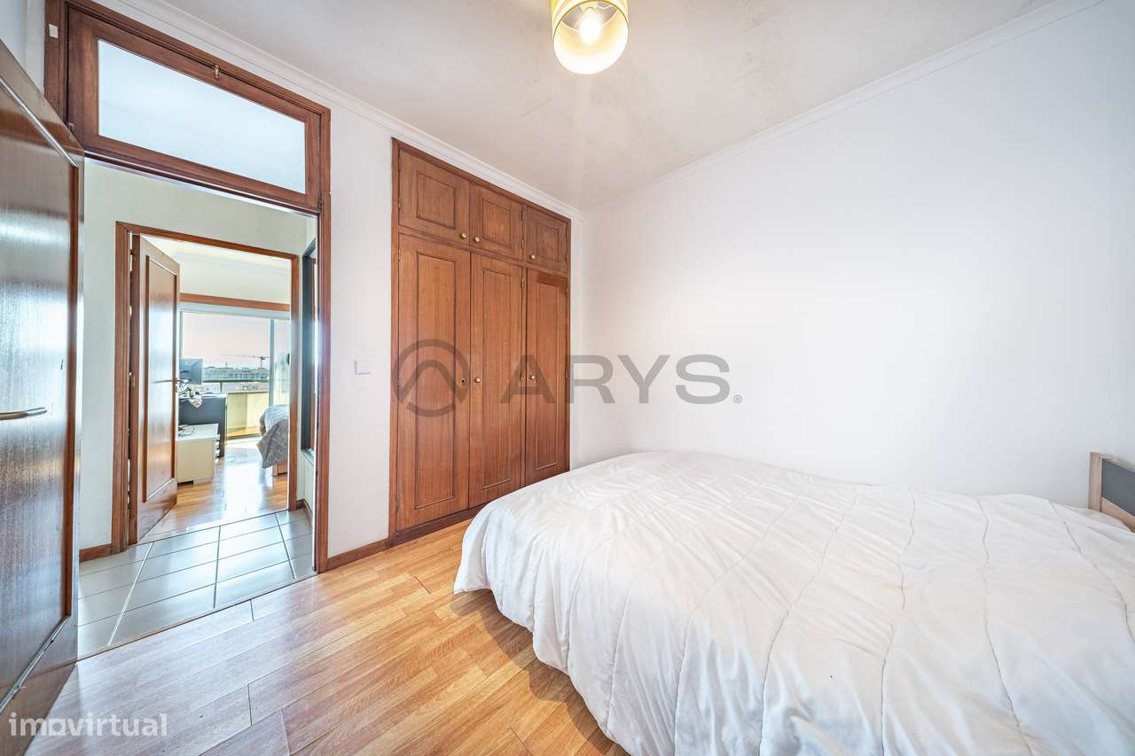 Apartamento T1+1 localizado em São Vitor constituído por elevador e...-13