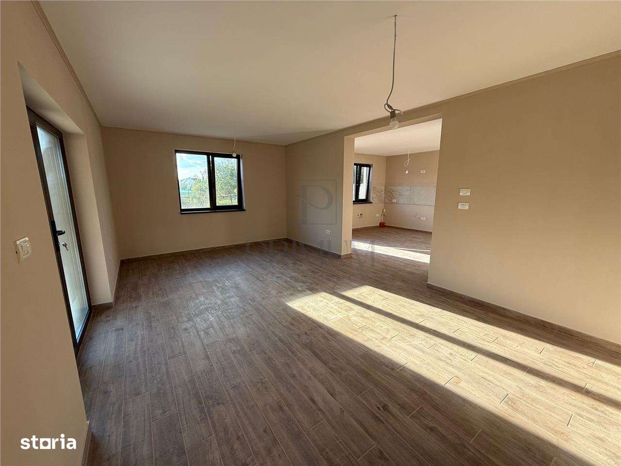 Utvin- 4 camere- teren generos-toate utilitatile strada asfaltata - Imagine principală: 5/8