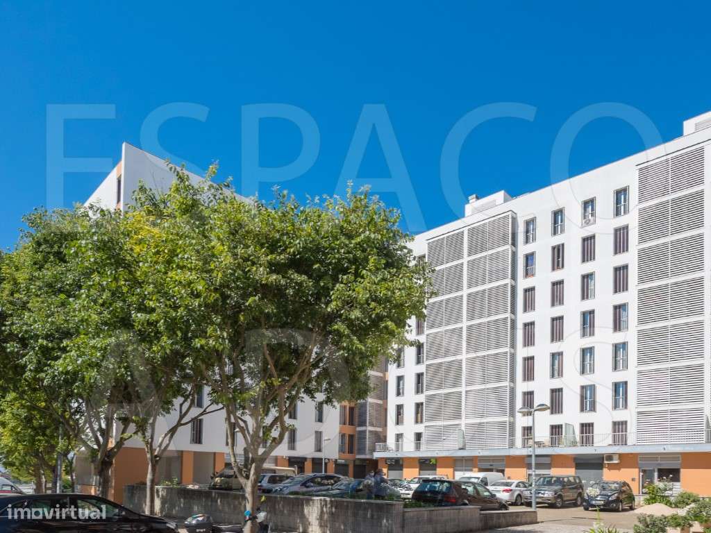 T3 com Vista Rio, Estacionamento e 2 Varandas junto à Estação de Br...-50