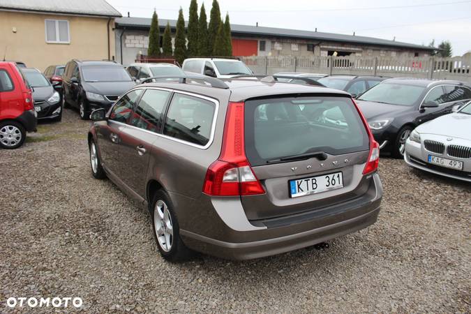 Volvo V70 2.4D Momentum - 3