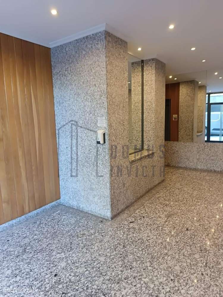 Apartamento T1 à futura Estação de Metro da Galiza-14