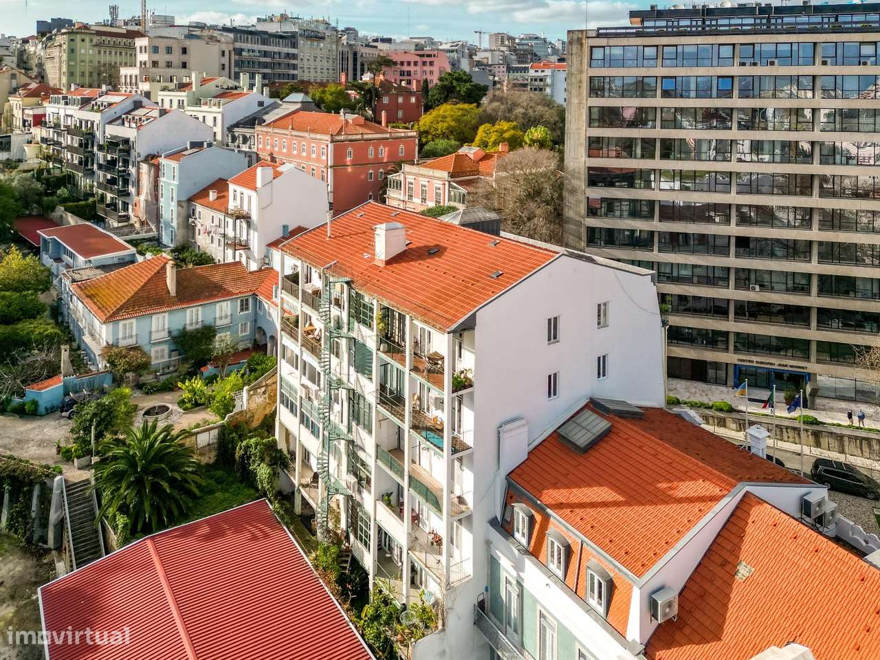 Apartamento T3 renovado junto à Avenida da Liberdade-30