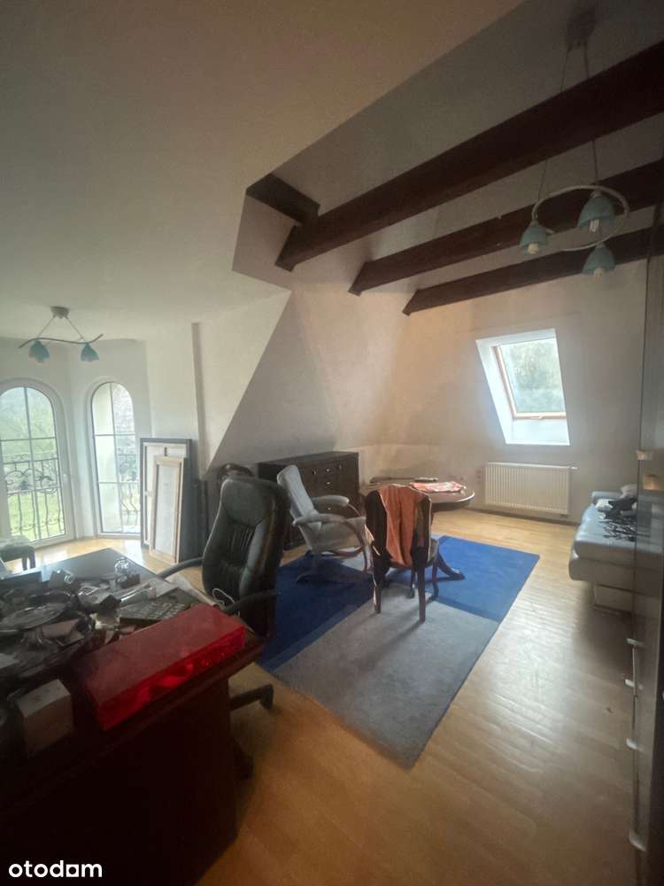 Przestronny dom z pięknym ogrodem w klimacie mini zamku-19