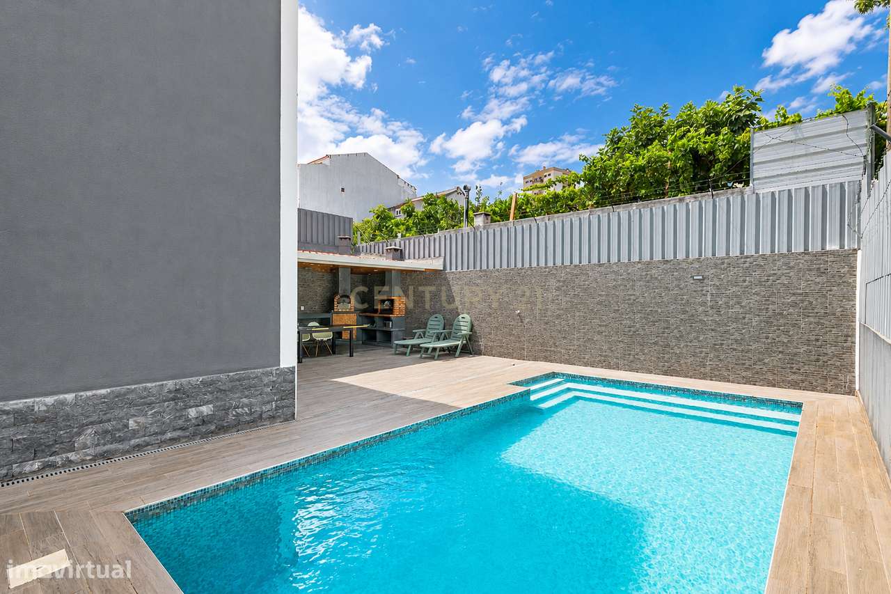 Moradia T4 com piscina e garagem junto às Colinas do Cruzeiro-41