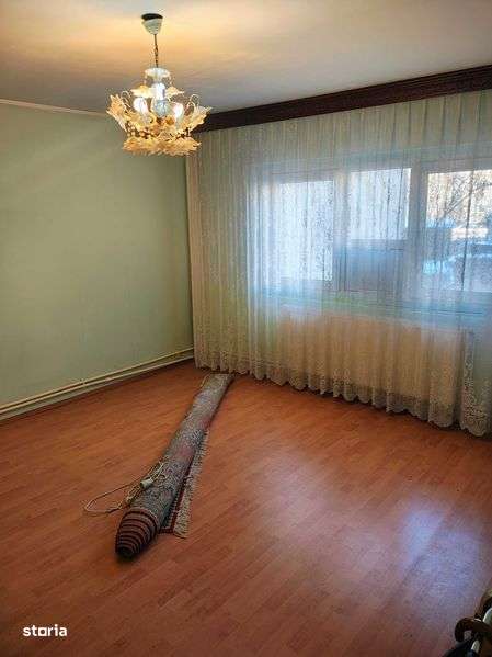 APARTAMENT 3 CAMERE DECOMANDAT et.1din4