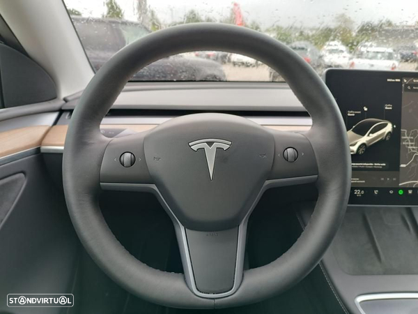 Tesla Model Y Long-Range RWD - 9