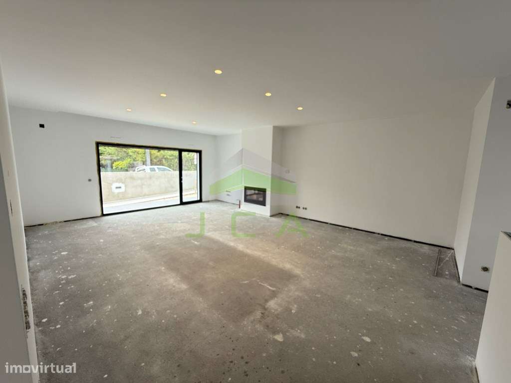 Moradia V3 nova com jardim, na zona dos Pousos-7