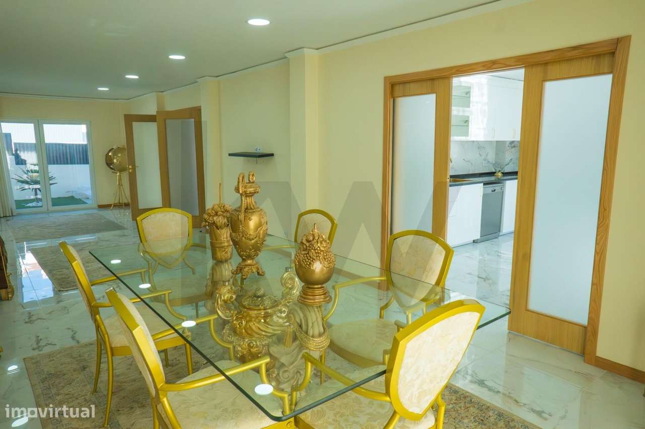 Luxo e exclusividade em Famões com vista sob Lisboa-11