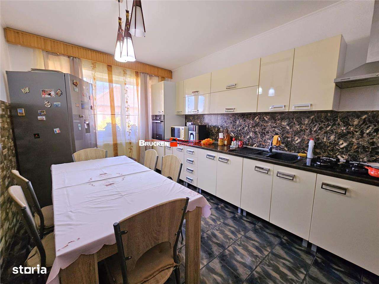 PROPRIETATE CU AFACERE FUNCTIONALA DE VANZARE - PETREU, LANGA MARGHITA - Imagine principală: 4/12