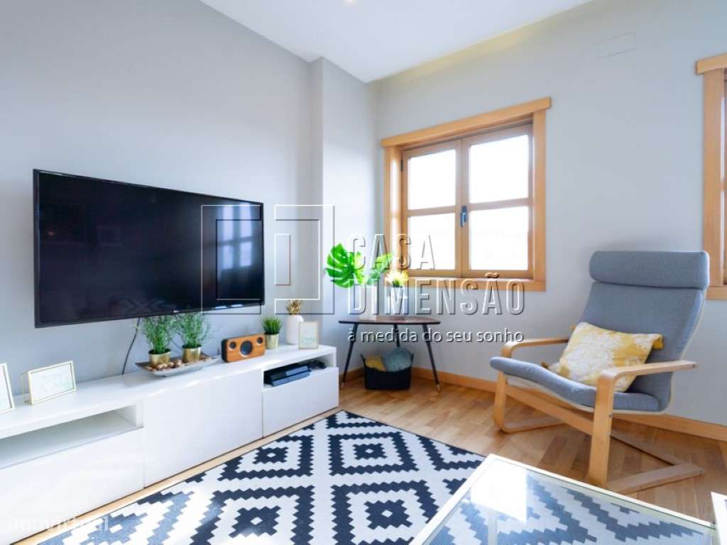 Apartamento de tipologia T2 na Serra de Carnaxide, como NOVO!!-11