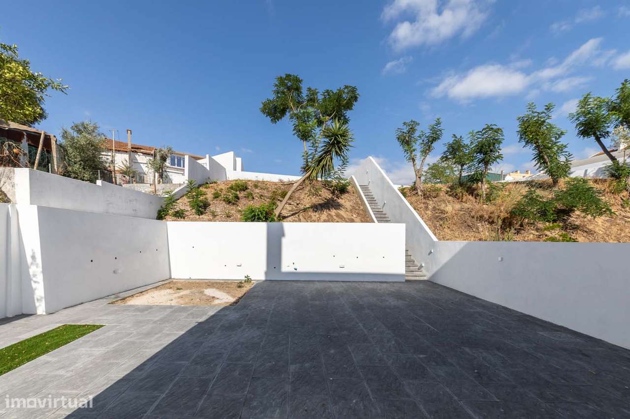 T3 NOVO – Apartamento com Espaço Exterior Único de 500 m² no Seixal-22