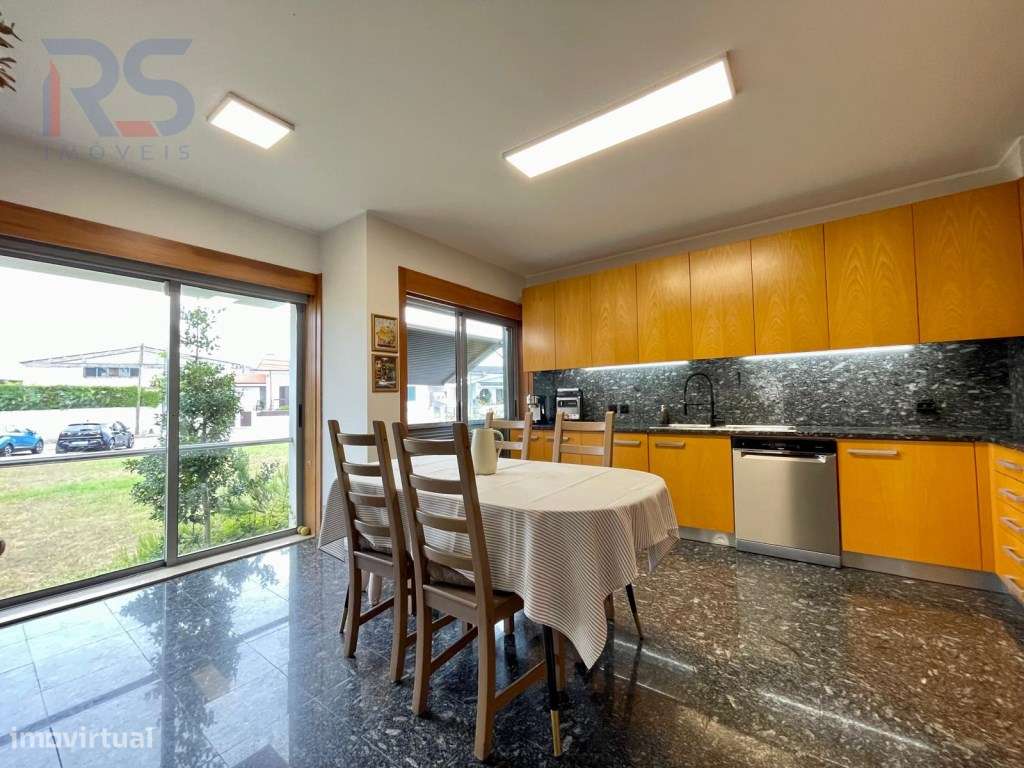 Moradia condomínio fechado T5-8