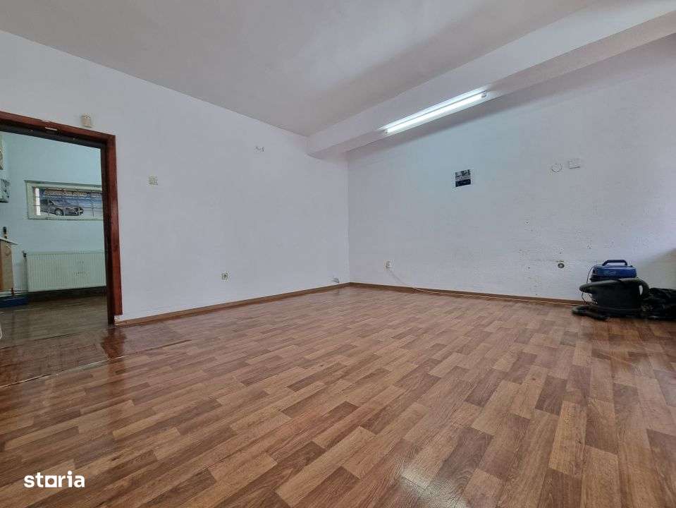 Piata Centrala/ spatiu comercial- 70 mp/ parter + etaj/ liber - Imagine principală: 3/6