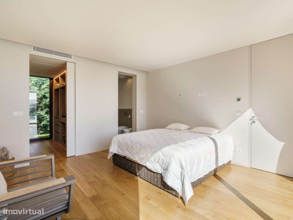 Moradia Exclusiva V4 com Piscina aquecida-28